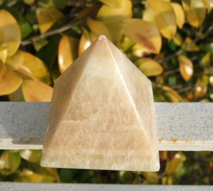 Large Chalcedony Onyx Pyramid - Image 2