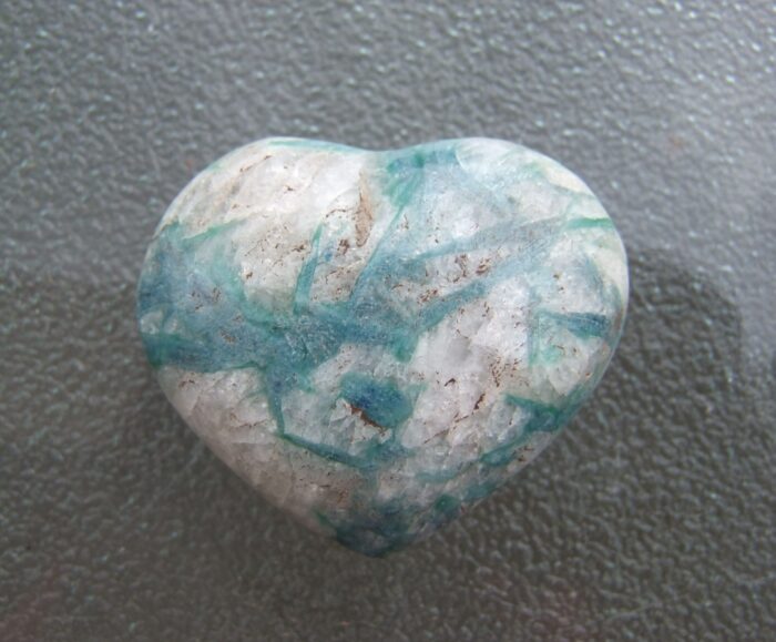 ﻿RARE Blue/Green Kyanite Heart