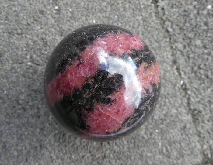 Rhodonite Sphere 7.2cm - Image 4