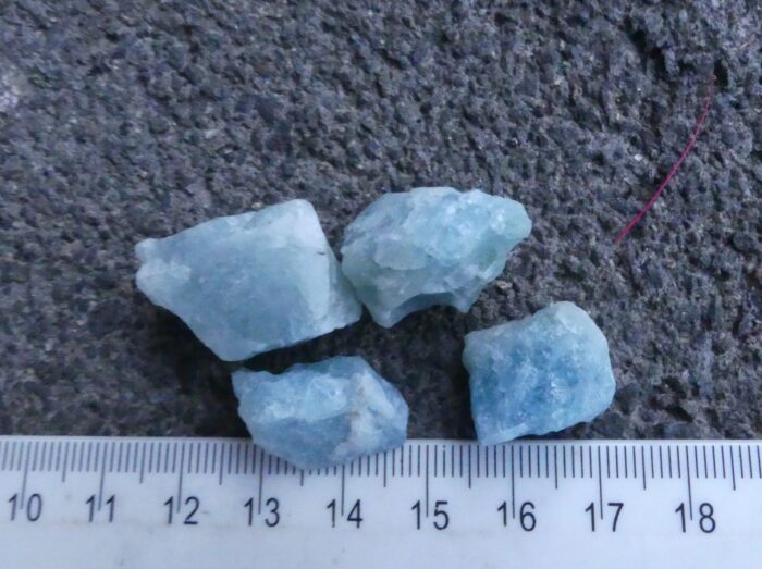 Small Raw Aquamarine x1 - Image 2