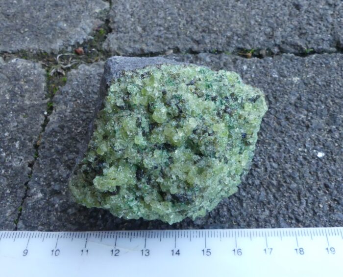 Peridot Bomb on Basalt - Image 3