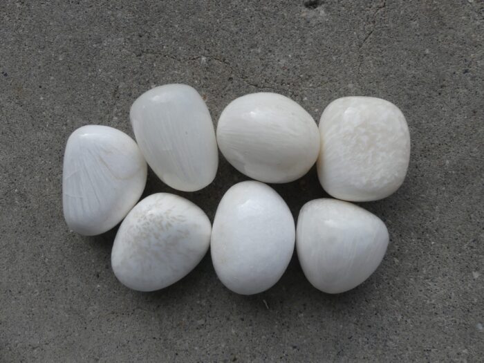Large Scolecite Tumble x1