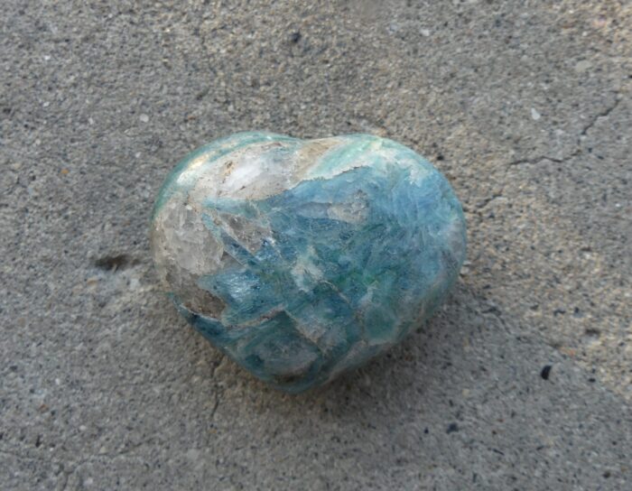 ﻿RARE Blue/Green Kyanite Heart - Image 3