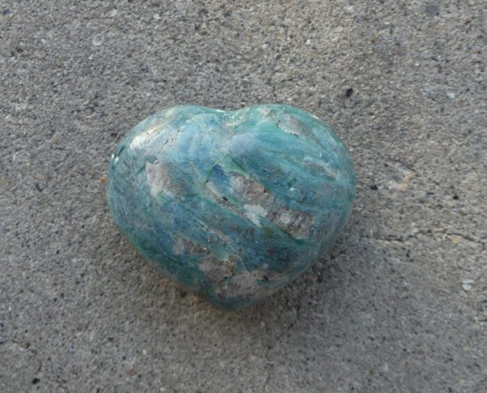 ﻿RARE Blue/Green Kyanite Heart