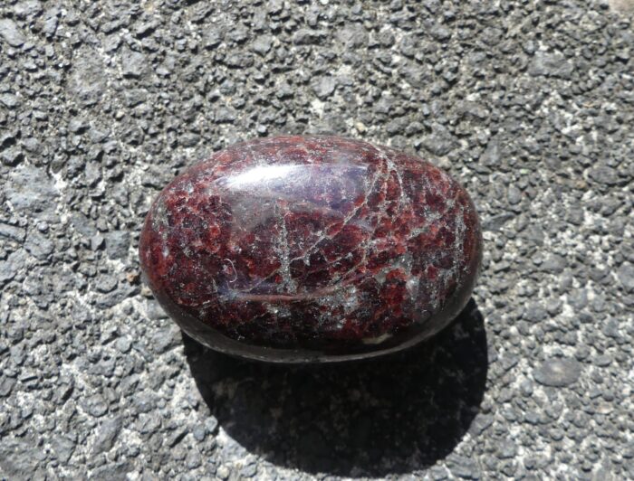 Polished Garnet - Image 3