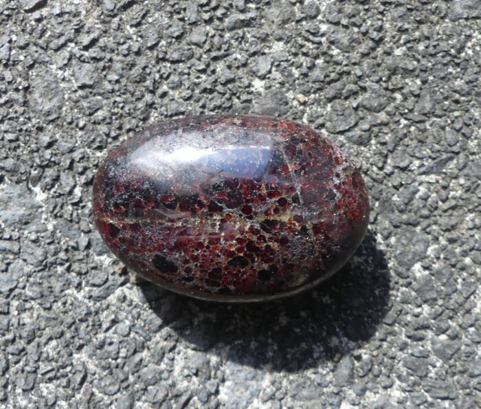 Polished Garnet - Image 3