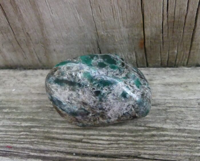 Gemmy Emerald in Mica/Schist - Image 5