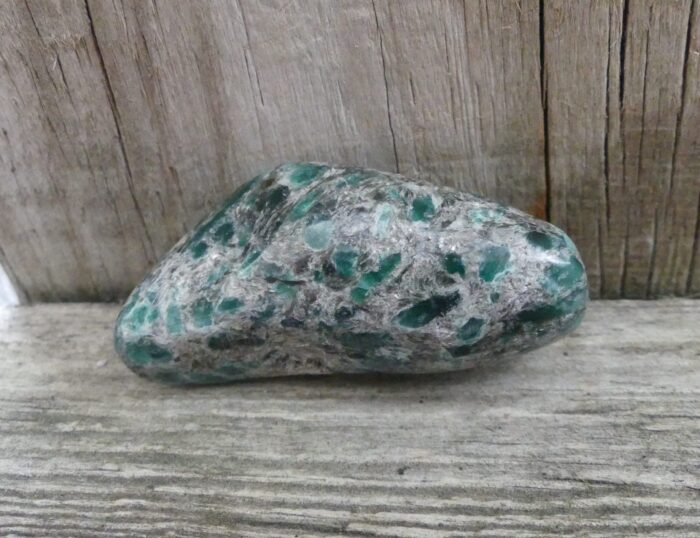 Gemmy Emerald in Mica/Schist - Image 4