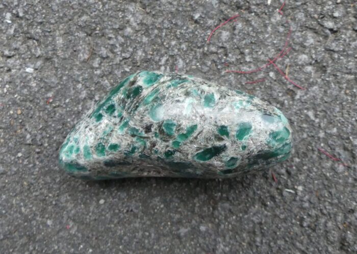 Gemmy Emerald in Mica/Schist