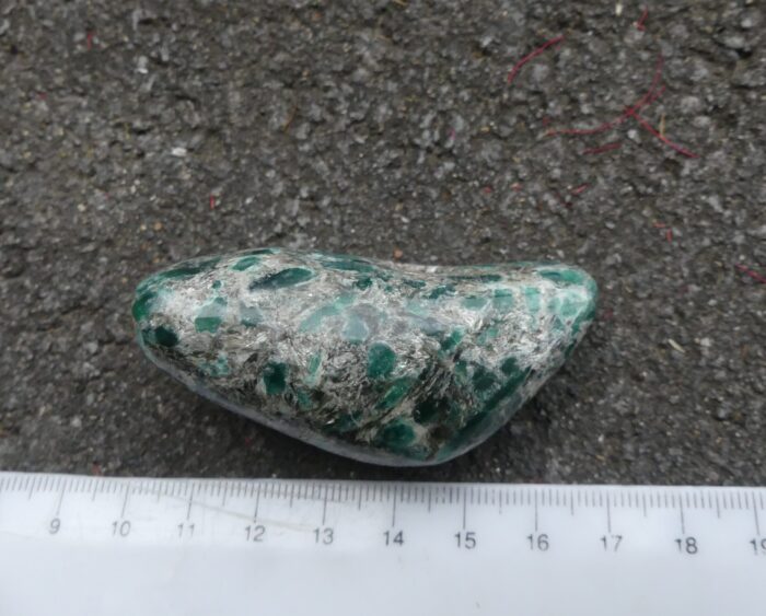 Gemmy Emerald in Mica/Schist - Image 2