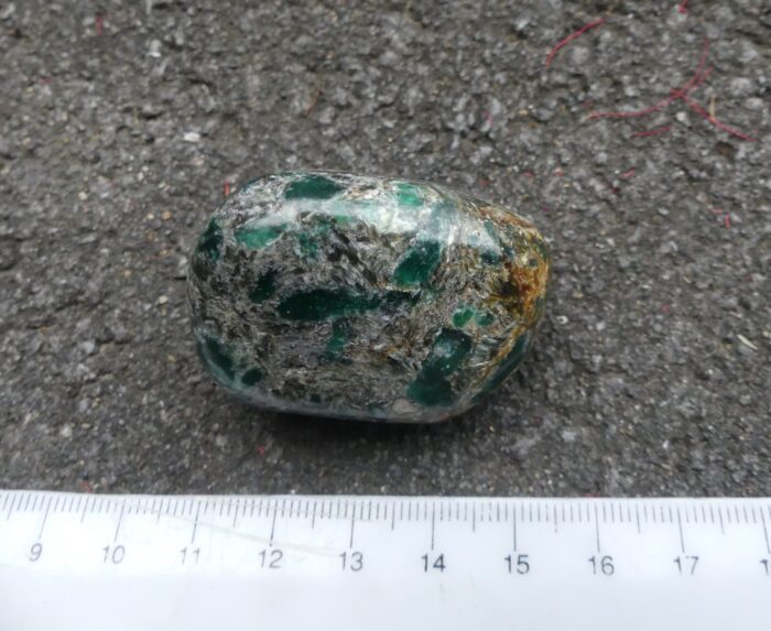 Gemmy Emerald in Mica/Schist - Image 4