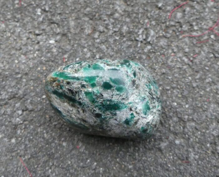 Gemmy Emerald in Mica/Schist - Image 3