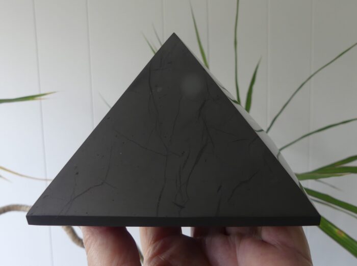 Polished Shungite Pyramid 11.6cm 944gm - Image 5