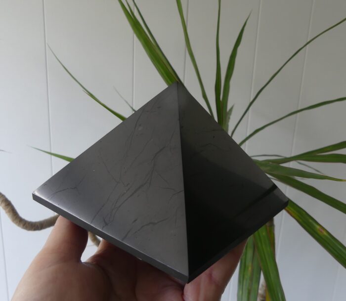 Polished Shungite Pyramid 11.6cm 944gm - Image 4