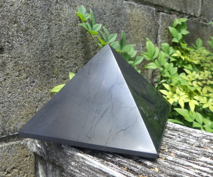 Polished Shungite Pyramid 11.6cm 944gm - Image 2