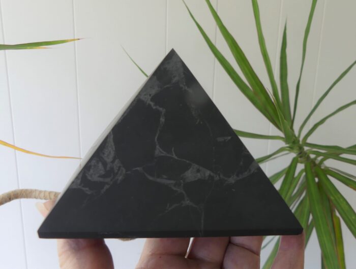 Unpolished Shungite Pyramid 9.9cm 581gm - Image 4