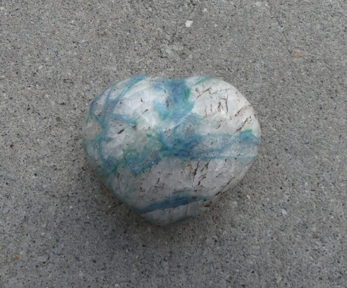 ﻿RARE Blue/Green Kyanite Heart